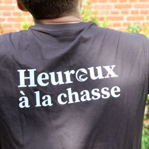 t-shirt-homme-dos-heureux-marron