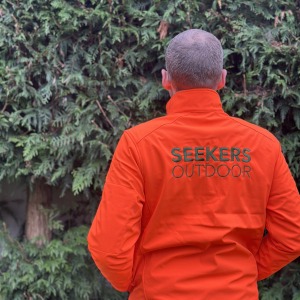 veste-softshell-orange-seekers-outdoor-dos