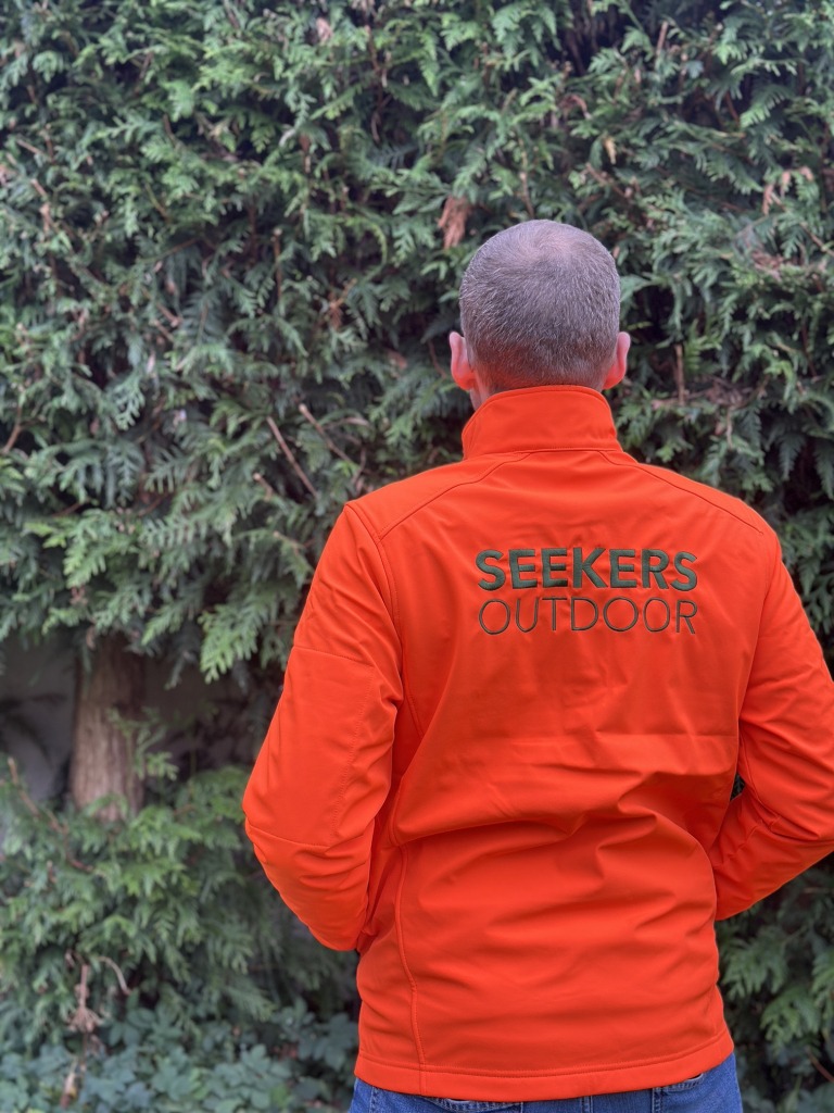 veste-softshell-orange-seekers-outdoor-dos